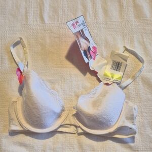 Maidenform Demi fit 34B white underwire bra white lacey look NWT